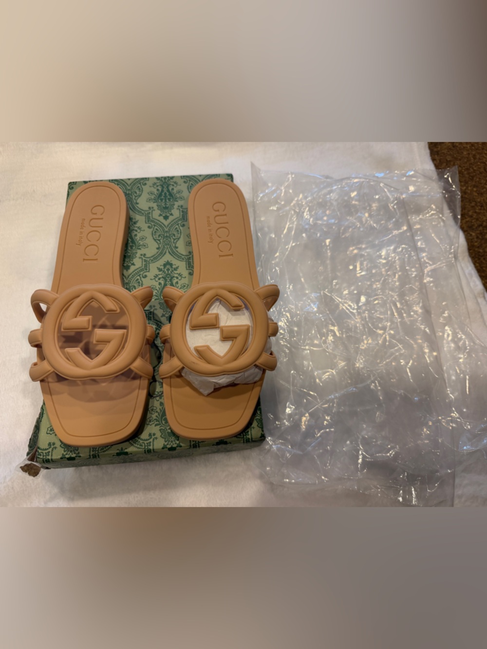 Gucci Nude  Interlocking G Rubber Slide Sandals - Picture 4 of 7